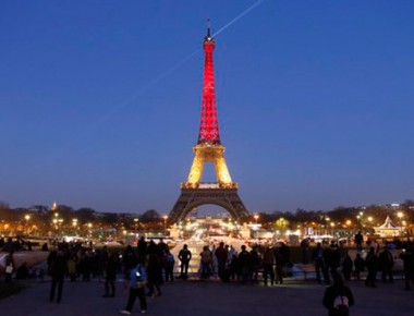 Emiratos Árabes, París, Alemania e Italia iluminan monumentos en solidaridad con Bélgica