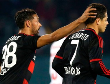 Tras quinta amonestación piden a Chicharito mejorar