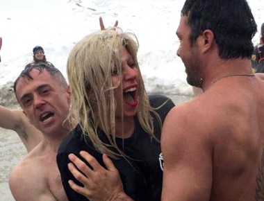 Lady Gaga & Al Roker se zambullen en el lago Michigan