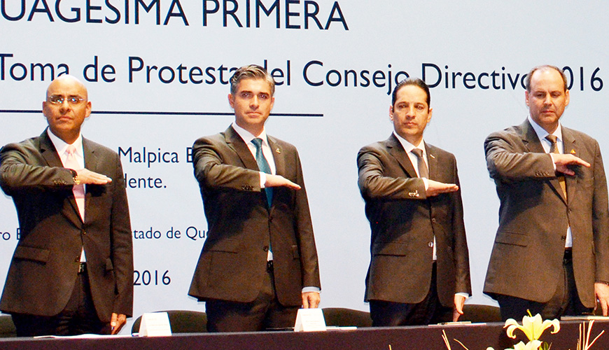 Previo a la Toma de Protesta se rindieron honores a la bandera