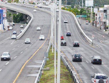Habrá cierre de carriles centrales en Bernardo Quintana