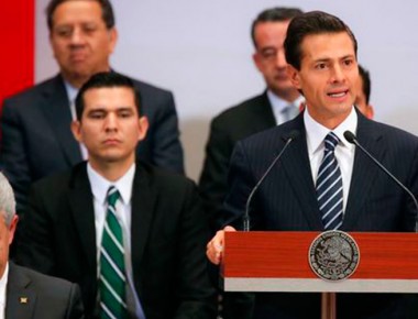 Promulga EPN Ley del Infonavit