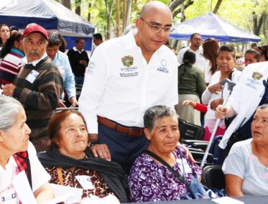 “Jalando Parejo con el Adulto Mayor” beneficia a mil 200 ciudadanos