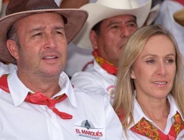 Lorena y Mario reconocen a las más bellas del campo en El Marqués
