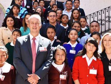 Lorena y Mario celebran Niños y Niñas en el Gobierno 2016