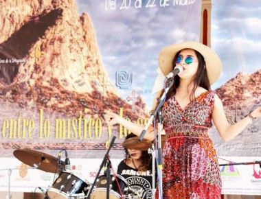 Miles viven la magia de Bernal y el equinoccio 2015