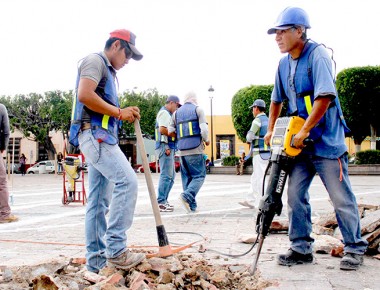 Modernizan plaza en San Juan del Río