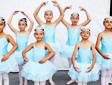 Pequeños celebran bailando Día del Niño ¡Felicidades!