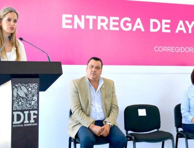 Reciben corregidorenses de manos de Car Herrera de Kuri apoyos funcionales