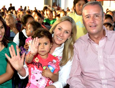Festejan a niños y mamás en El Marqués