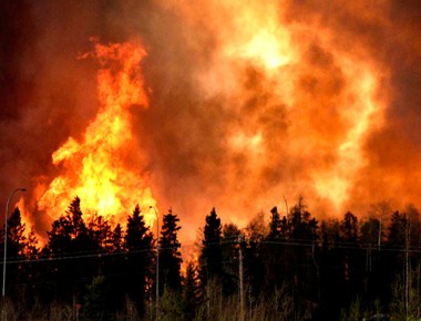 Incendio incontrolable en Canadá seguirá durante días