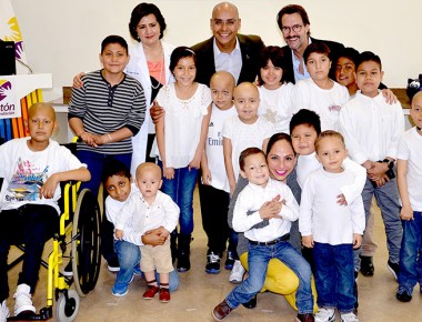Tere y Marcos visitan a pacientes del HITO