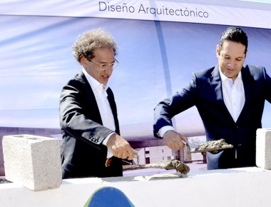 Colocan primera piedra para construir el Parque Industrial Aeropuerto Querétaro