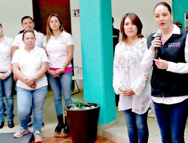 Lleva Karina Castro apoyo a familias afectadas por lluvias en SJR