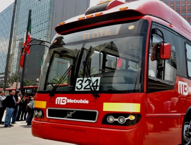 Mancera pone en marcha nuevas unidades de Metrobús