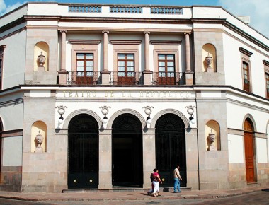 Ponen en venta el Teatro de la República