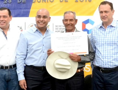 Reciben apoyos productores de Corregidora y Querétaro