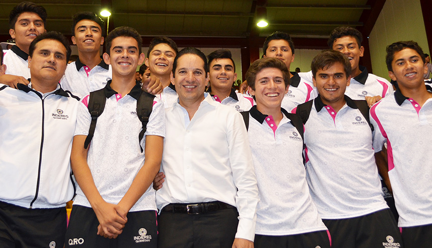 Francisco Domínguez convivió con los jóvenes atletas