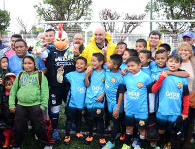 Habitantes de Santa María Magdalena reciben campos de fútbol