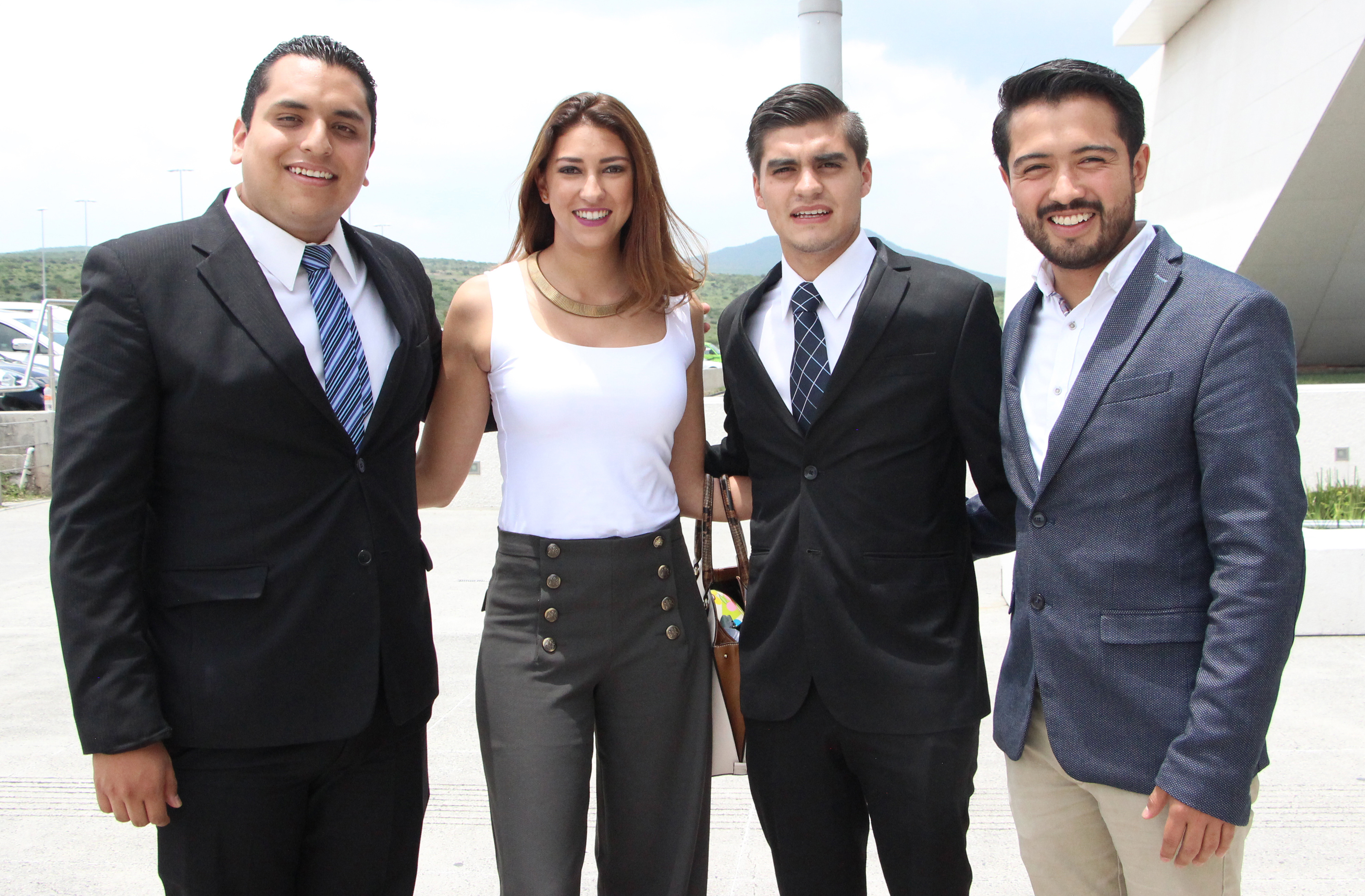 Daniel, Mariana, Osiel y Gustavo