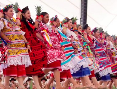 Encabeza Cué arranque de la edición 85 de la Guelaguetza en Oaxaca