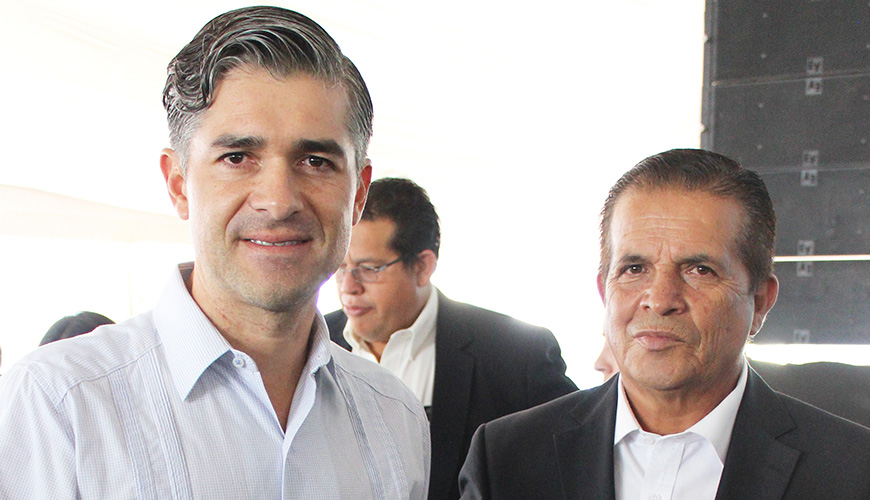 Representantes del sector empresarial y miembros de su Gabinete (1)