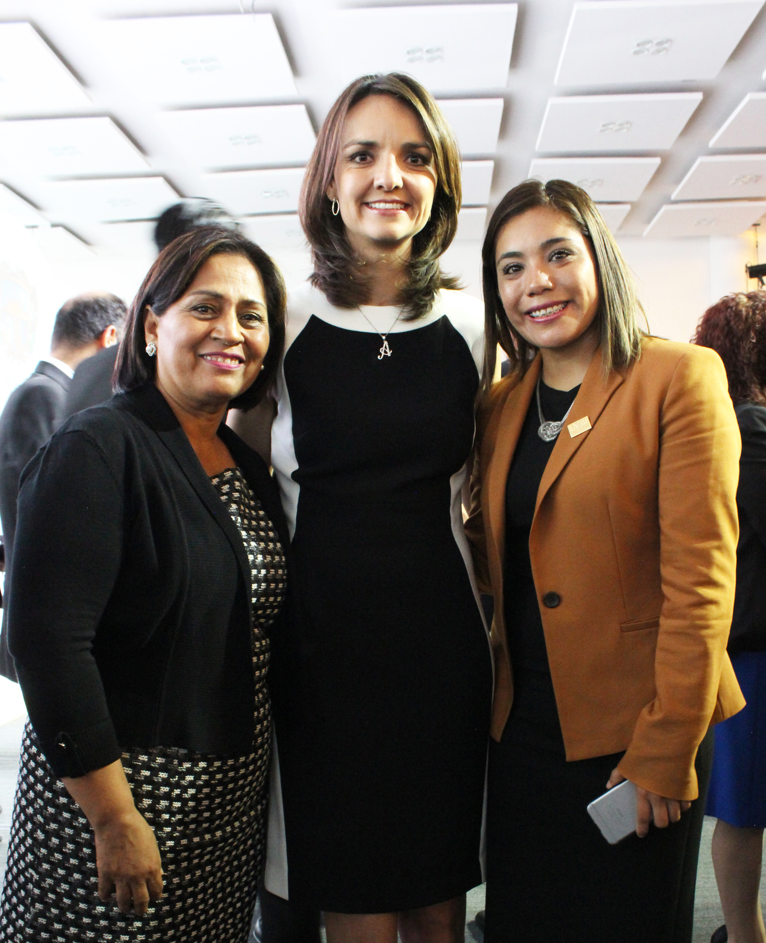 Carmelita, Ana Paola y Aydé