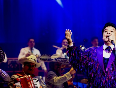 Conoce algunos de los mejores duetos de Juan Gabriel