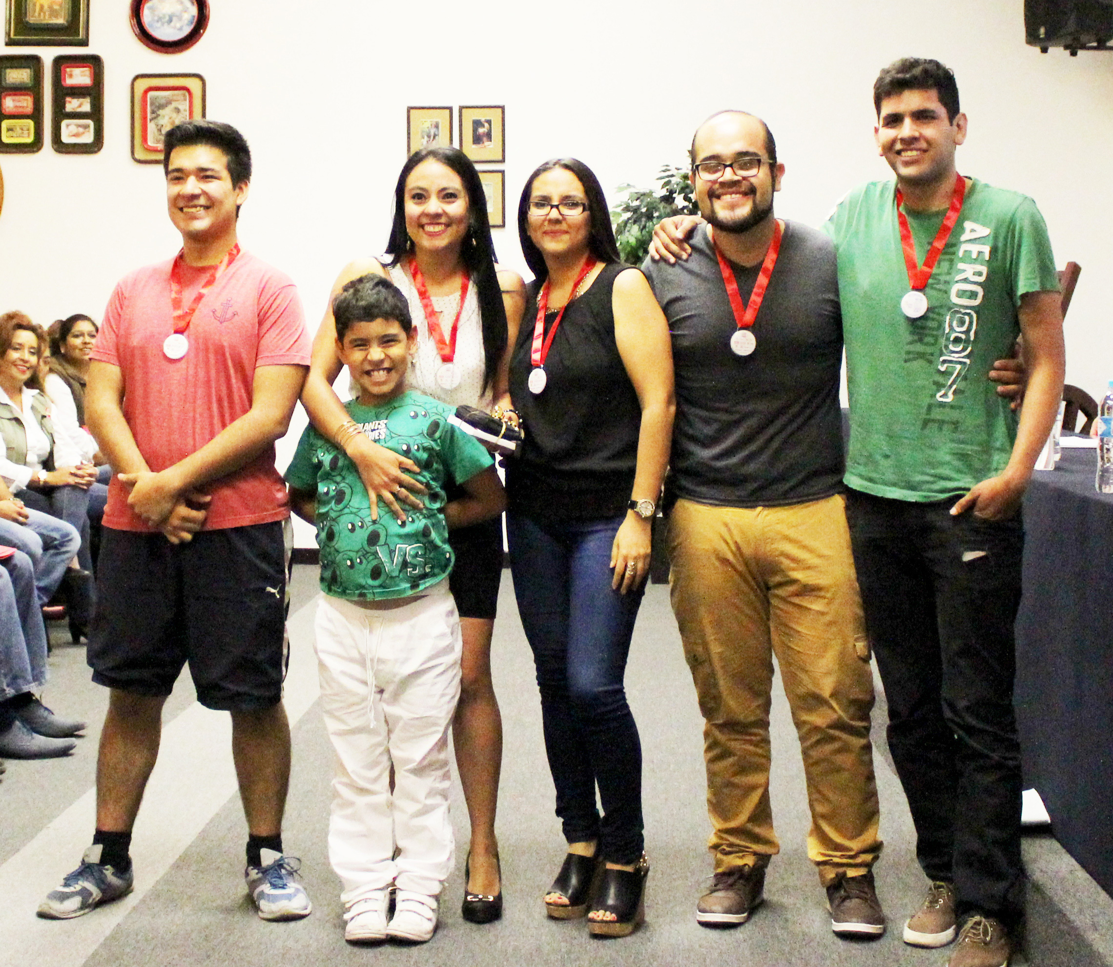 6.Participantes del concurso “El equipo de los 300 kilos o más”