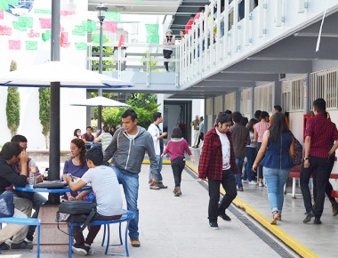 Beca UAQ a estudiantes de San Joaquín