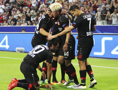 “Chicharito” y Leverkusen conceden empate 2-2 a CSKA en Champions