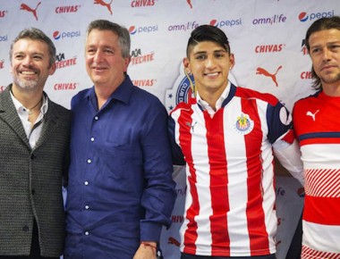 Chivas recibe a Alan Pulido en Verde Valle