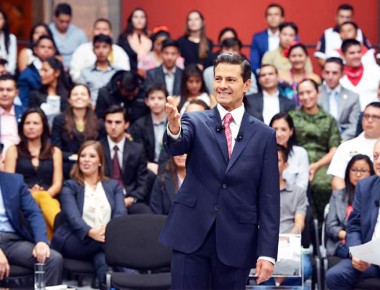 En Cuarto Informe de Gobierno Peña Nieto responde a jóvenes