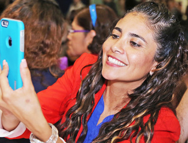 Charla “De Mujer a Mujer” con Fernanda Familiar