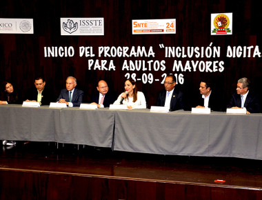 Destaca Tere García de Aguilar importancia de programas de Inclusión Digital para adultos mayores