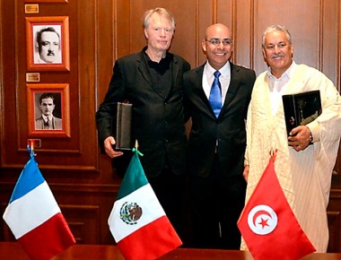 Entrega MAV llaves de la Ciudad a Premios Nobel de Literatura 2008 y de la Paz 2015