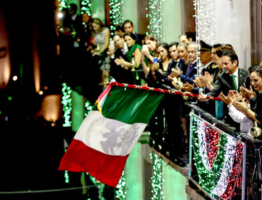 Francisco Domínguez encabeza Grito de Independencia en Plaza de Armas