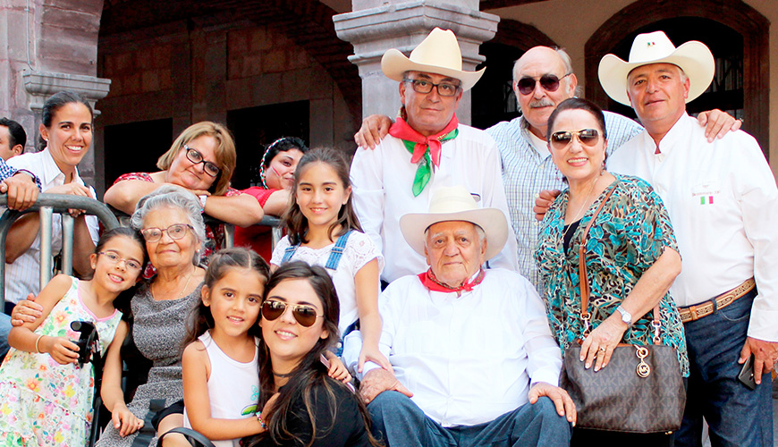 7.- Don Agustín Alcocer Pozo y su familia participaron el la cabalgata