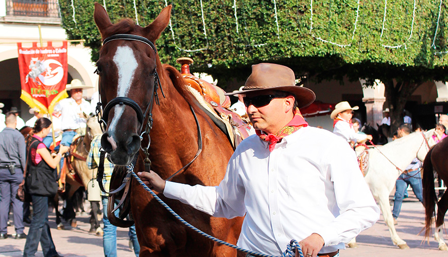 Cabalgantes de diversos municipios llegaron a Plaza de Armas