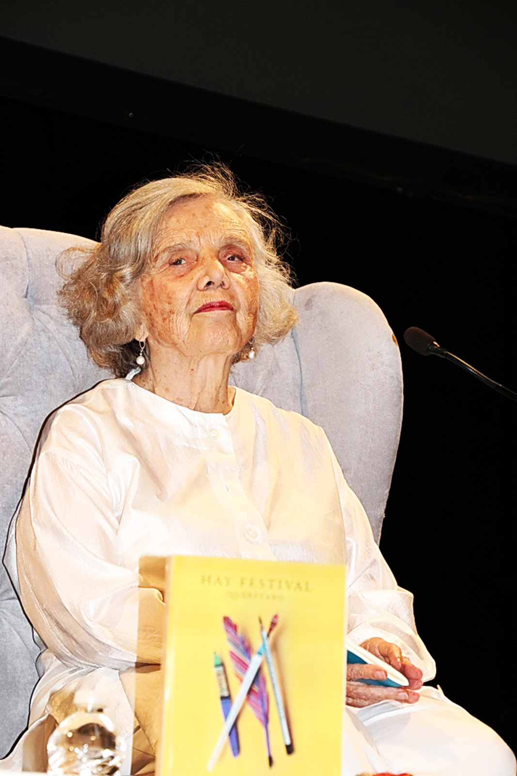La escritora y activista Elena Poniatowska asistió al #HayQuerétaro16