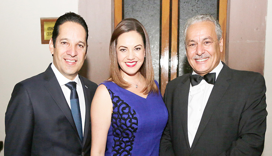 Francisco Domínguez y Karina Castro en el coctel de bienvenida