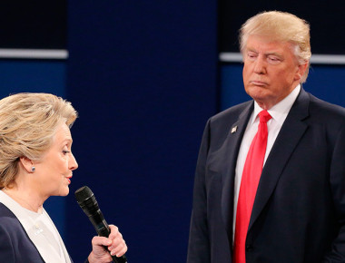 Hillary acusa a Trump de evadir impuestos