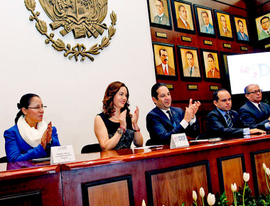 Presenta Karina Castro de Domínguez Primer Informe de Actividades en el SEDIF Querétaro