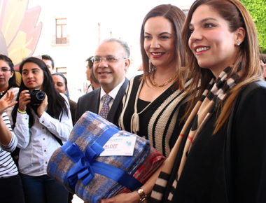 Arranca DIF Estatal campaña invernal “Cobijemos con una Sonrisa”
