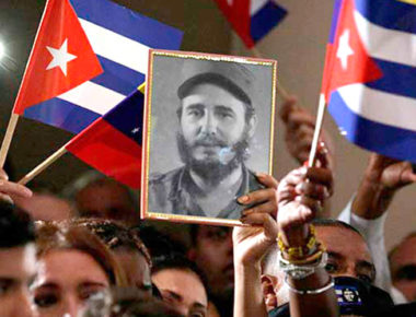 Cubanos rinden homenaje a Fidel Castro