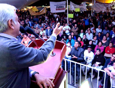 En visita a Querétaro AMLO critica política y corrupción