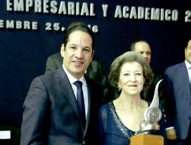 Francisco Domínguez premia al mérito empresarial
