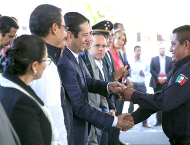 Refuerza Pancho seguridad en Querétaro, entrega patrullas a 13 municipios