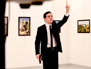 Captan momento en que disparan a embajador ruso