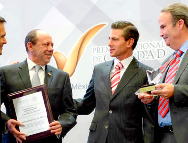 Empresarios entregan a Peña Nieto agenda 2030